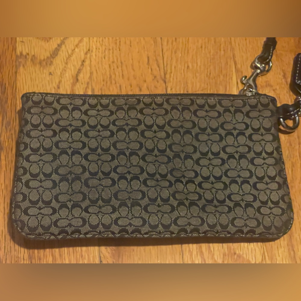Vintage Coach Wristlet - Picture 4 of 4